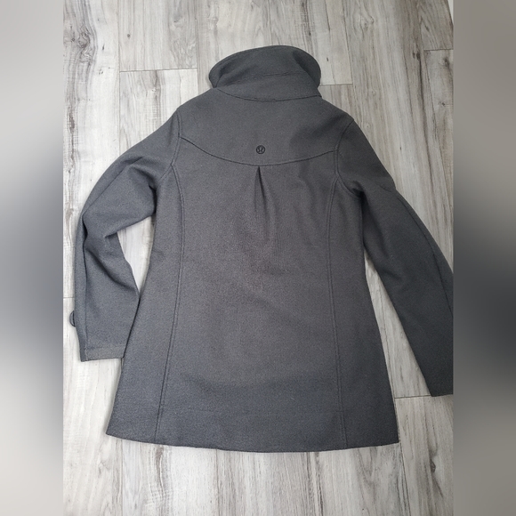 Lululemon jacket - Picture 9 of 10